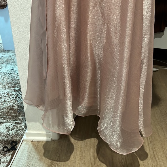 Gown - Picture 4 of 8